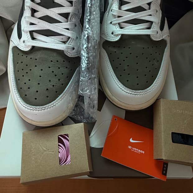 조던1 x 트래비스 스캇 리버스 올리브 290