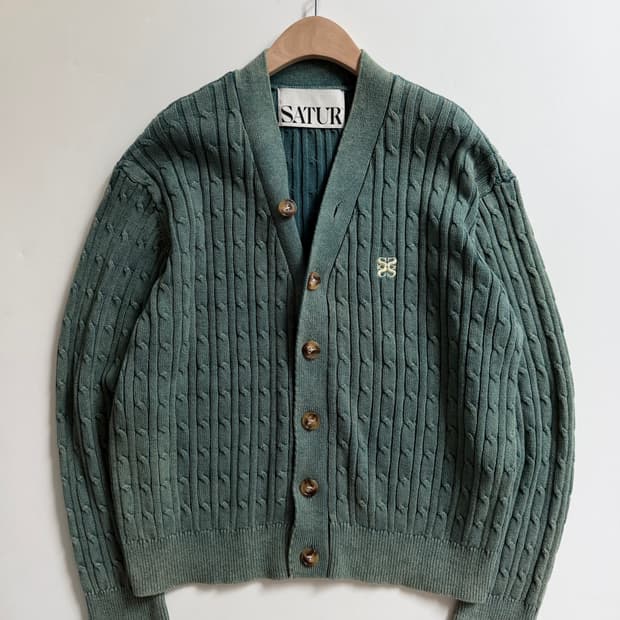 Satur 세터 딥 그린 로고 케이블 가디건