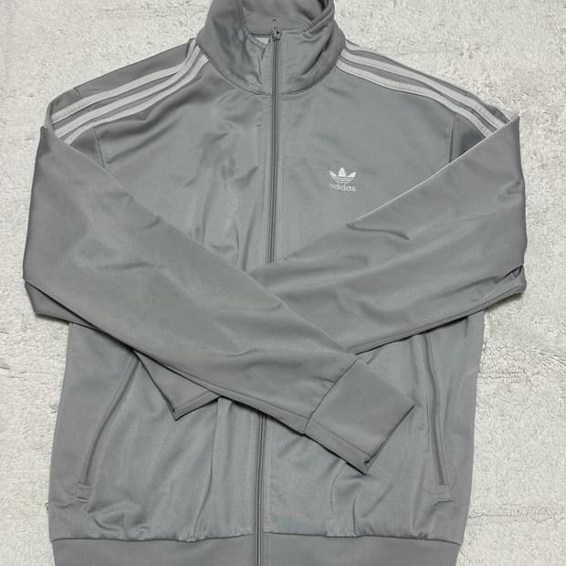 아디다스 트랙탑 그레이