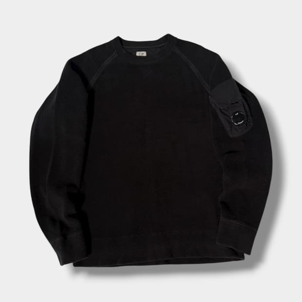 CP컴퍼니 루즈핏 렌즈와펜 블랙 폴라 플리스 맨투맨