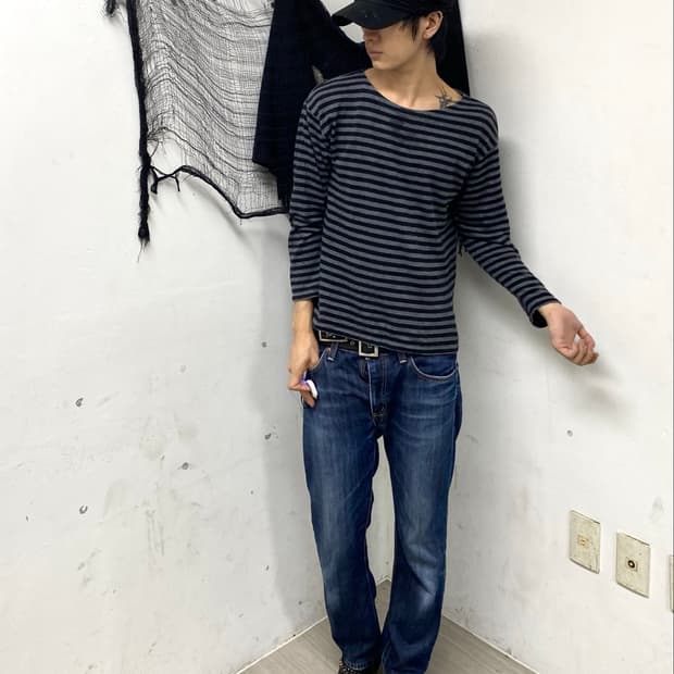 Loose-Fit Black Stripe Sleeve