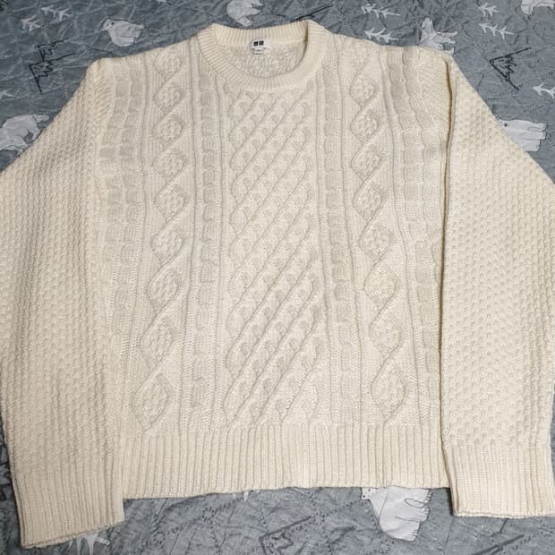 유니클로 케이븐 크루넥 니트 스웨트 아이보리 (XL)