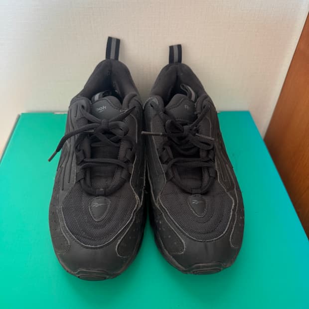 리복 검정 운동화 240mm