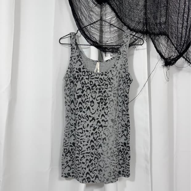 leopard sleevless