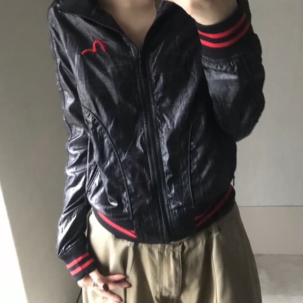 에비수 블랙 바람막이
