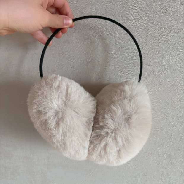 Milk fur earmuffs