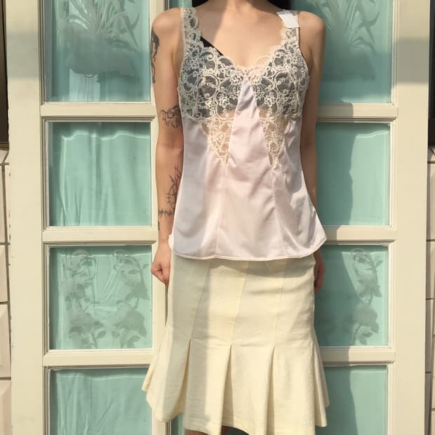 Lace point slip sleeveless