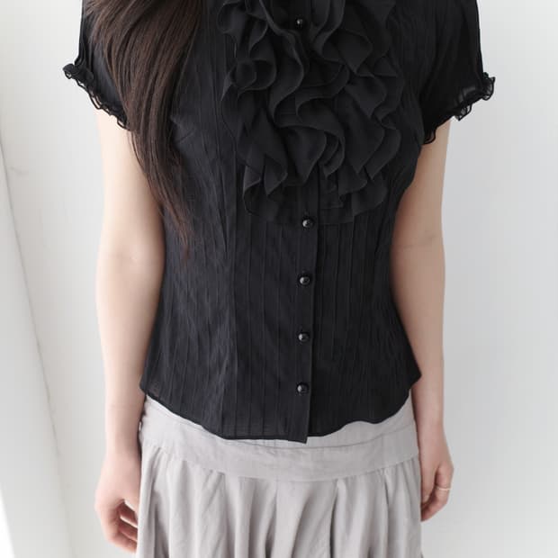 frill half blouse