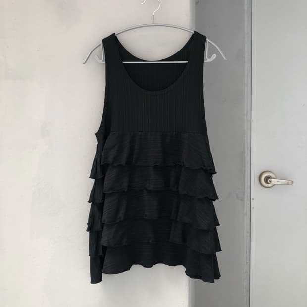 bell chu very sleeveless
