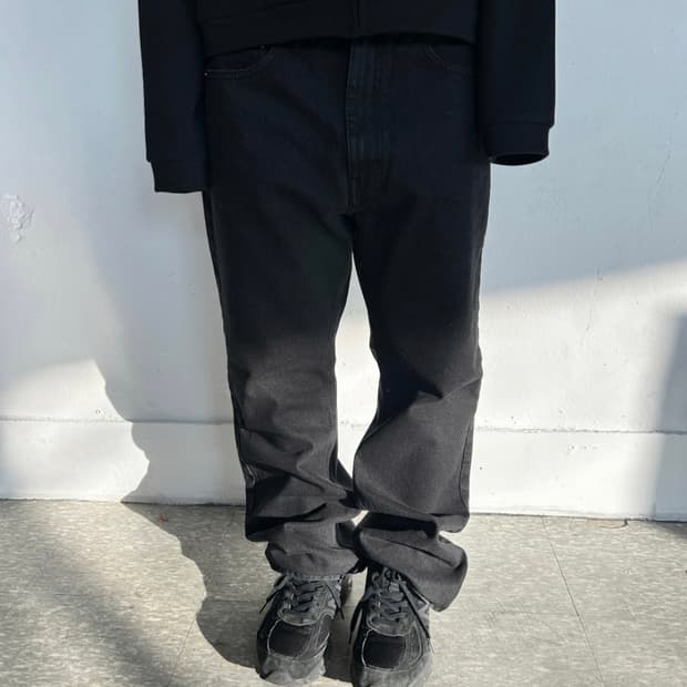 블랙 스트레이트 데님 팬츠