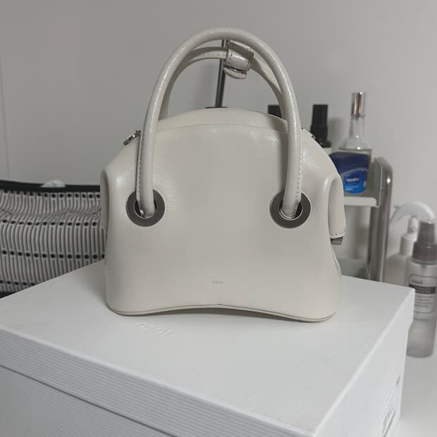 오소이 써클 미니 화이트 토트백 크로스백