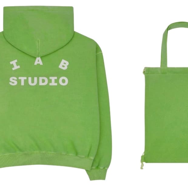 빈지노입은 IAB Studio 피그먼트 후드 그린 + 토트백