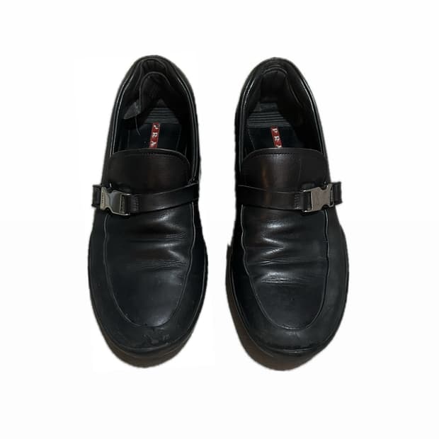 프라다 스포츠 버클 로퍼 스니커즈