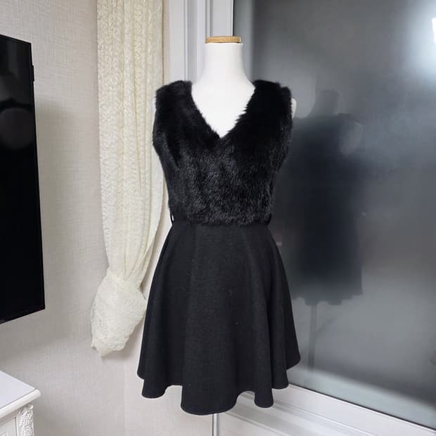 일본제 퍼 트리밍 모직 원피스 블랙