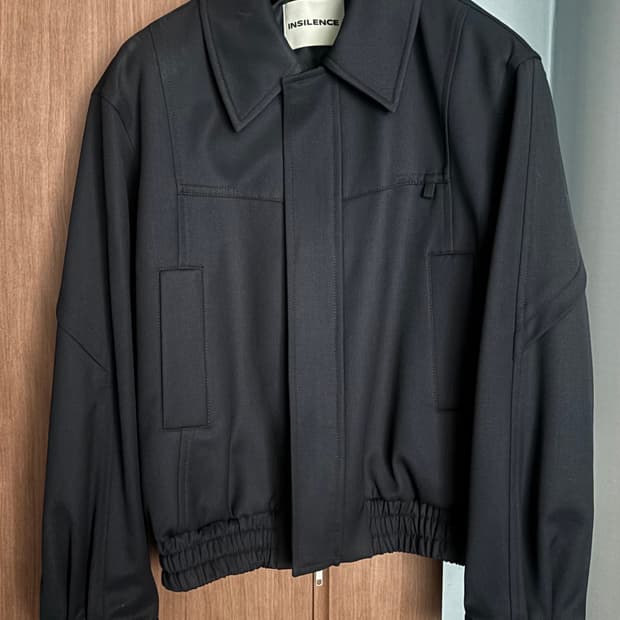 인사일런스 콘트라스트 울 집업 블루종