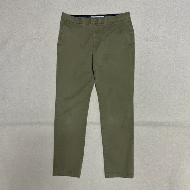 라코스테 테이퍼드 핏 치노 팬츠