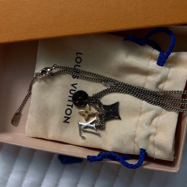 루이비통 LV 인스팅트 목걸이 풀박스