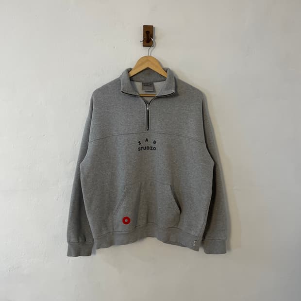 IAB 스튜디오 반집업 맨투맨 