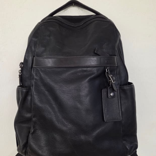 투미 가죽 백팩