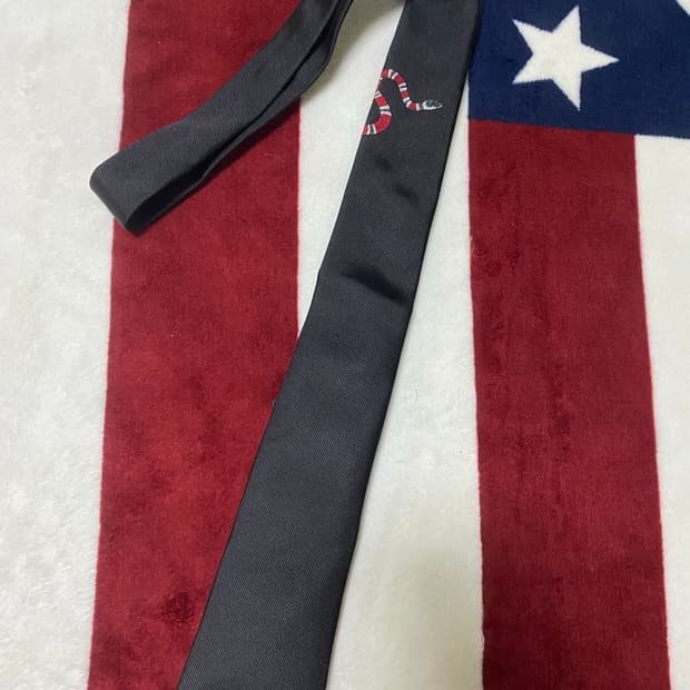 구찌 스네이크 넥타이