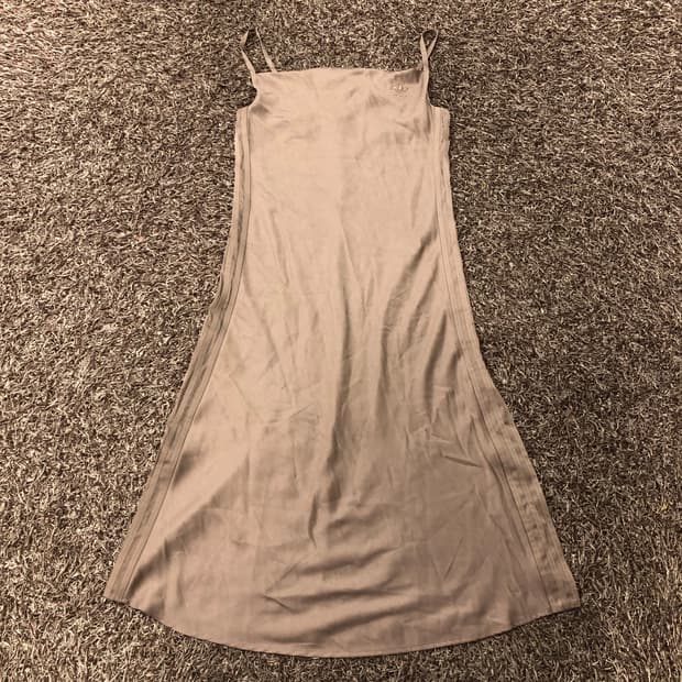 아디다스 신형 끈나시 롱 원피스