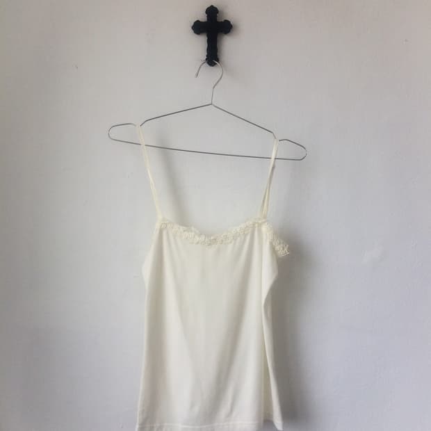 Lace point sleeveless