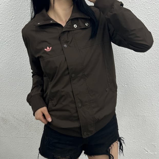 아디다스 딸기맛 초코브라운 바람막이 100