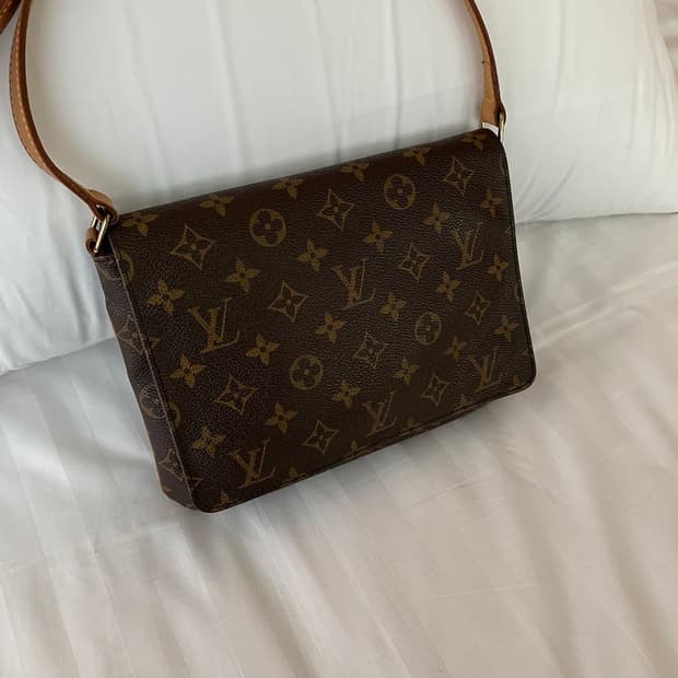 루이비통 뮤젯탱고 숄더백