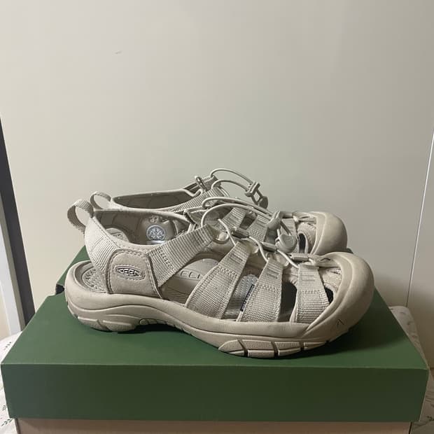 킨 뉴포트 H2 모노크롬 사파리 270