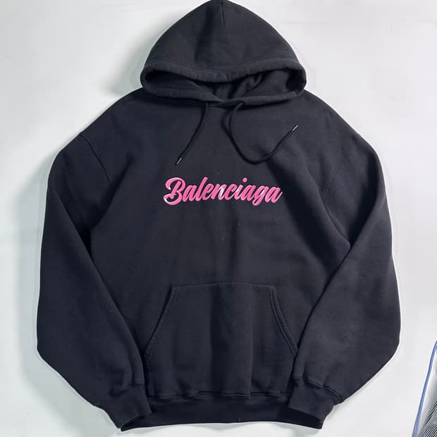 발렌시아가 핑크 로고 블랙 후드티  