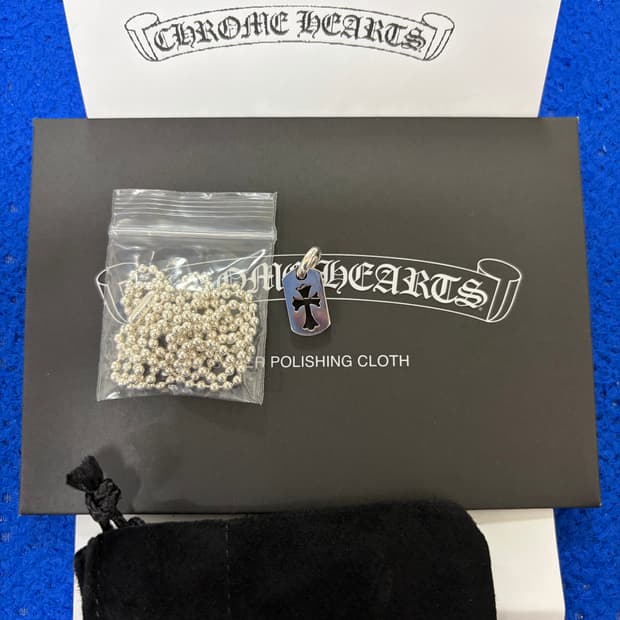 크롬하츠 타이니 컷아웃 크로스 도그택