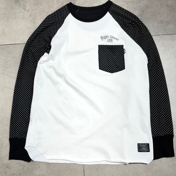 네이버후드 베이스볼 도트 땡땡이 티셔츠 슬리브