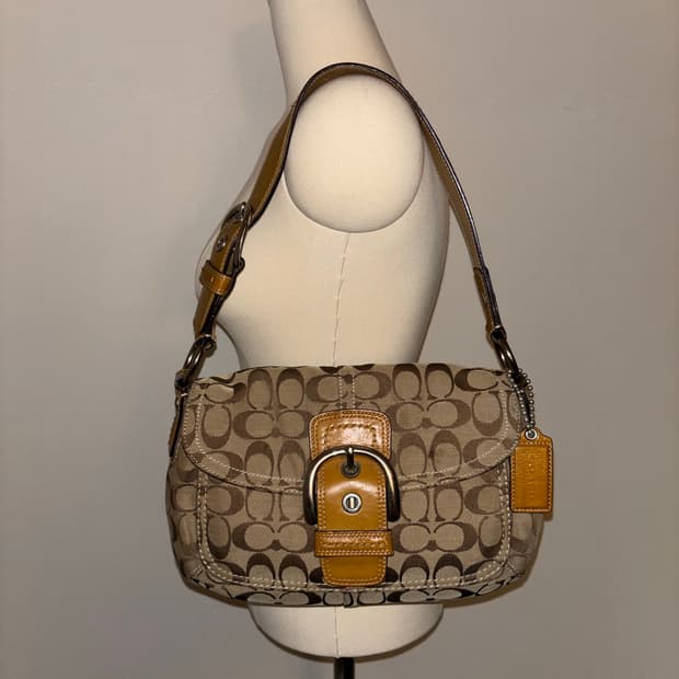 Coach signature Shoulder Bag