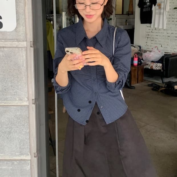 데일리쥬 셔링 체크 셔츠 네이비