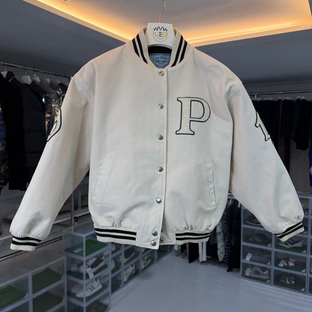 [리오브] 프라다 키드 모헤어 봄버 바시티 자켓