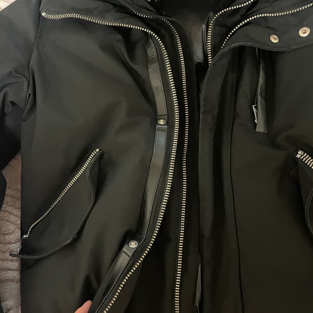 맥케이지 딕슨 블랙 실버퍼 패딩 36사이즈