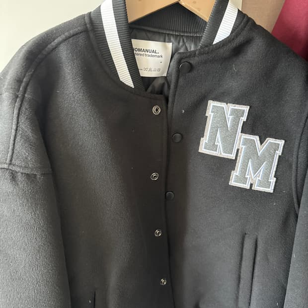 노매뉴얼 바시티 자켓