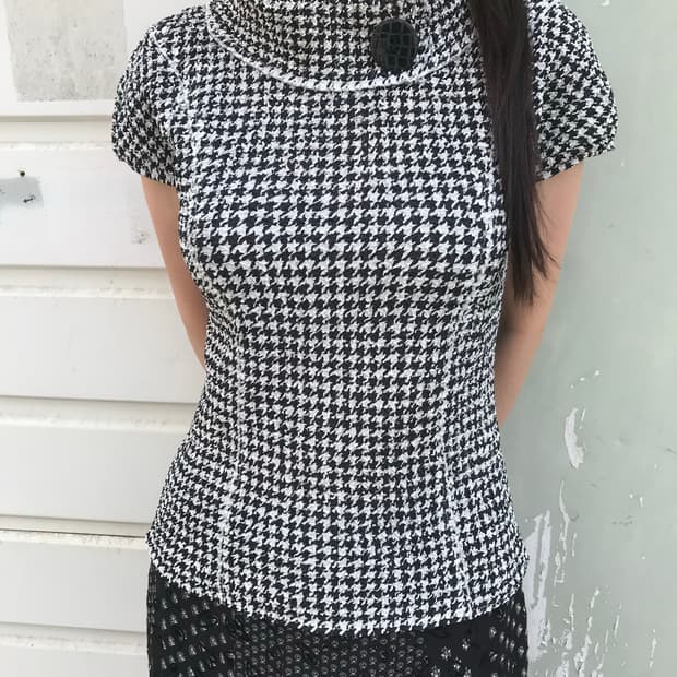 vintage pleats button top