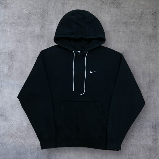 나이키 nrg 스우시 스몰 로고 블랙 미니멀 후드티