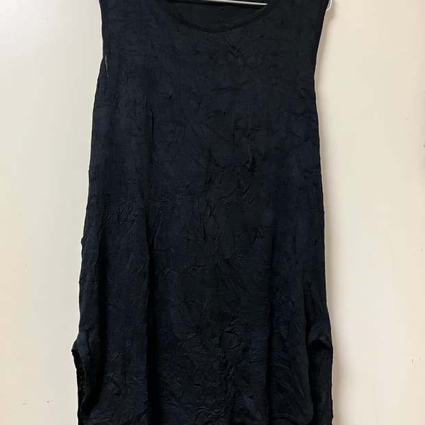 Y's wrinkled sleeveless
