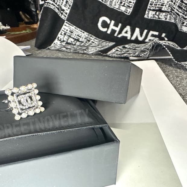 샤넬 스퀘어 진주 큐빅반지