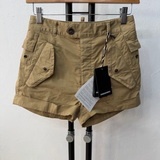새제품) 디스퀘어드2 정품 여성 카키색 반바지 38(24-25)