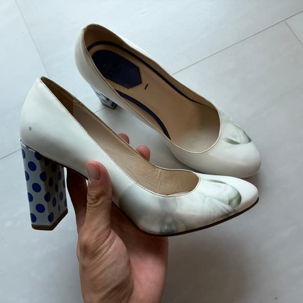 2010s Fendi floral blue dot pumps