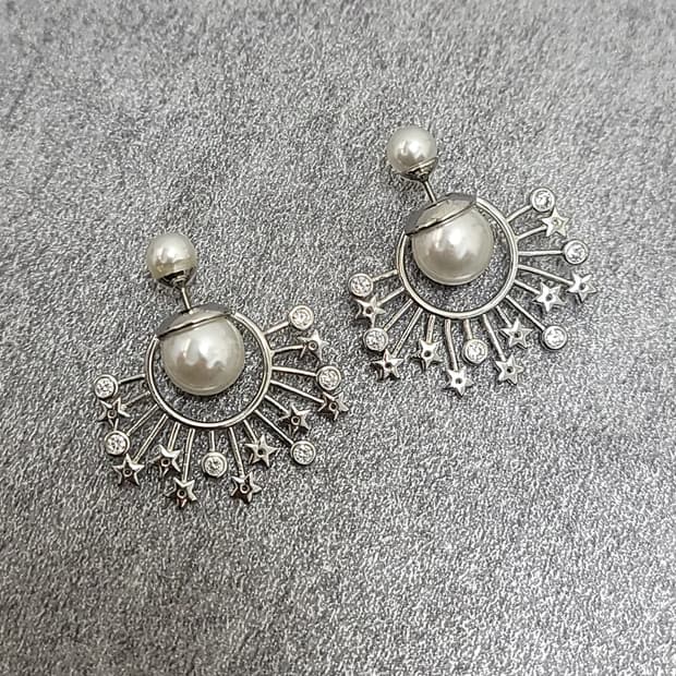 point earrings 진주귀걸이