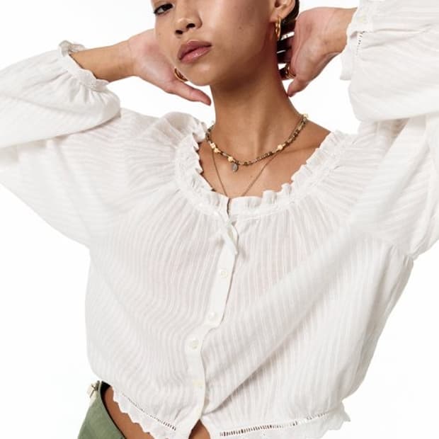 에즈이프캘리 블라우스 신예은착용