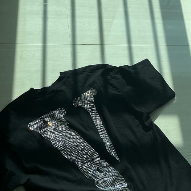 유일매물 한정판 익스클루시브 vlone 브이론 라인스톤 티셔츠