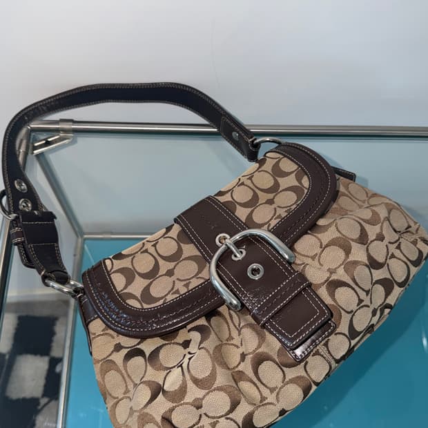 Coach Signature Buckleback