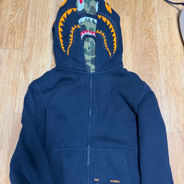 베이프 UNDEFEATED 콜라보 샤크후드