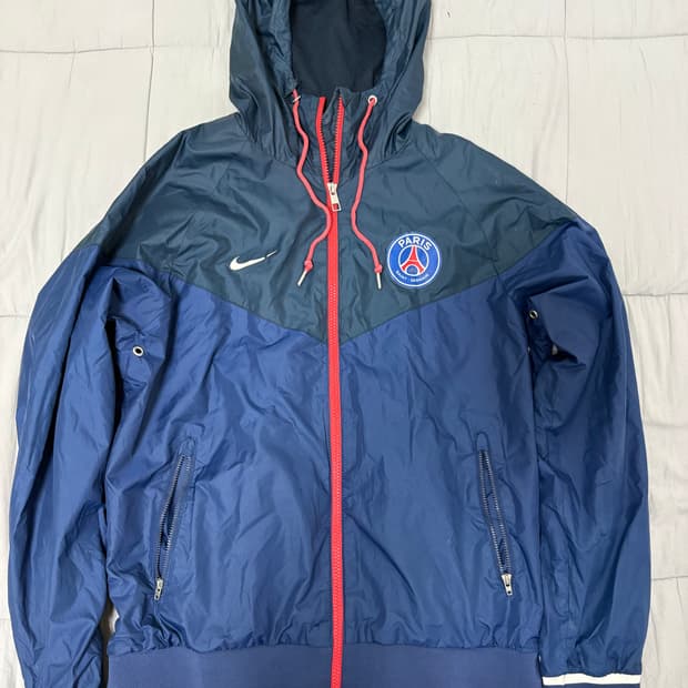 파리생제르방 나이키 바람막이 L