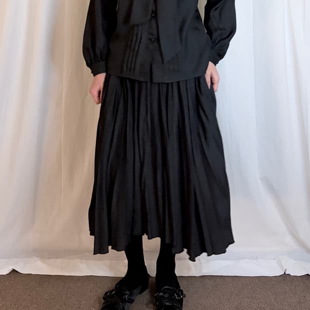 Pleated Round-Hem Long Skirt - Black